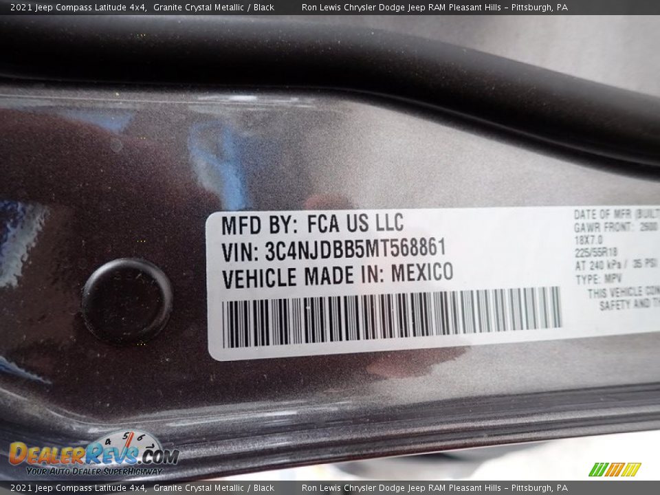 2021 Jeep Compass Latitude 4x4 Granite Crystal Metallic / Black Photo #15