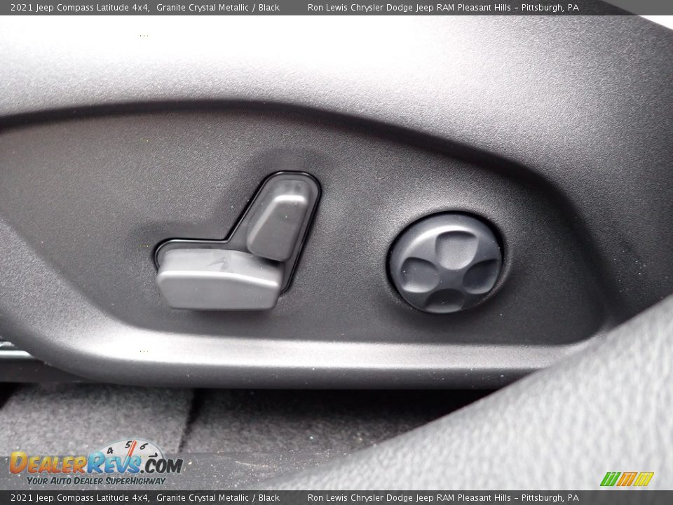 2021 Jeep Compass Latitude 4x4 Granite Crystal Metallic / Black Photo #16