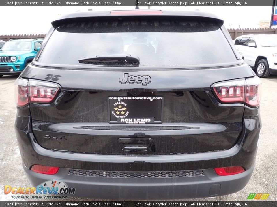 2021 Jeep Compass Latitude 4x4 Diamond Black Crystal Pearl / Black Photo #4