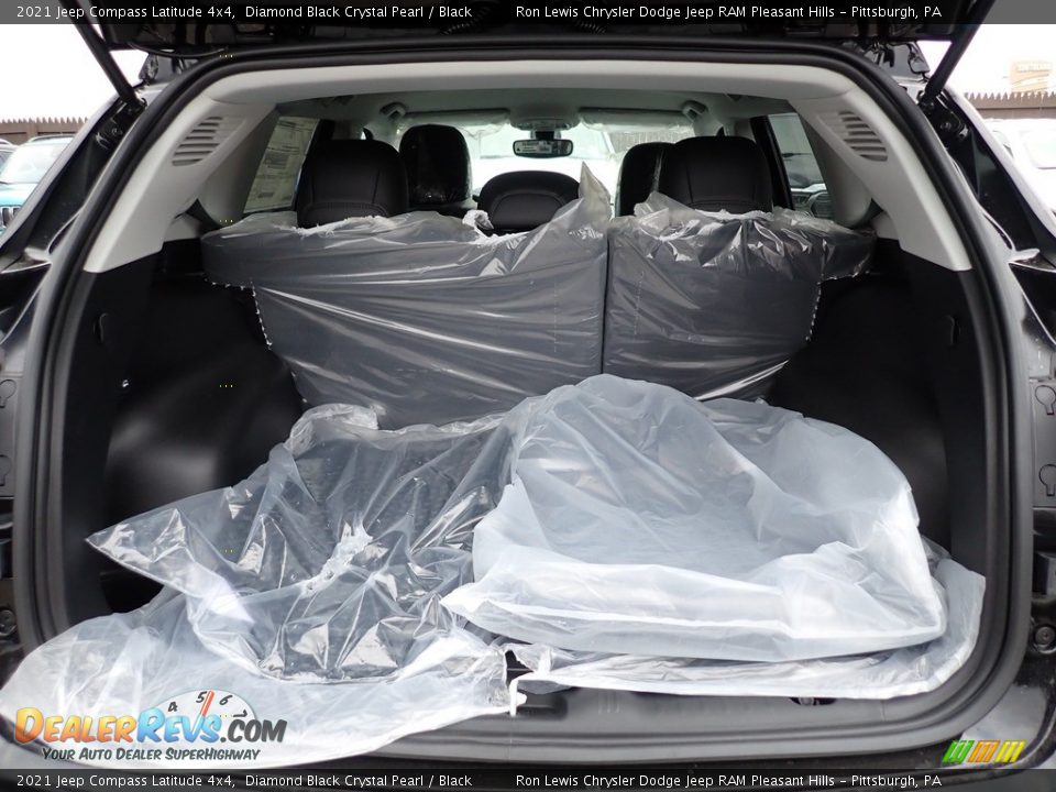 2021 Jeep Compass Latitude 4x4 Diamond Black Crystal Pearl / Black Photo #5