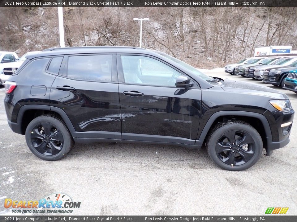 2021 Jeep Compass Latitude 4x4 Diamond Black Crystal Pearl / Black Photo #7