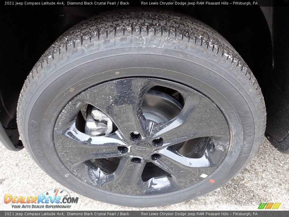 2021 Jeep Compass Latitude 4x4 Diamond Black Crystal Pearl / Black Photo #10