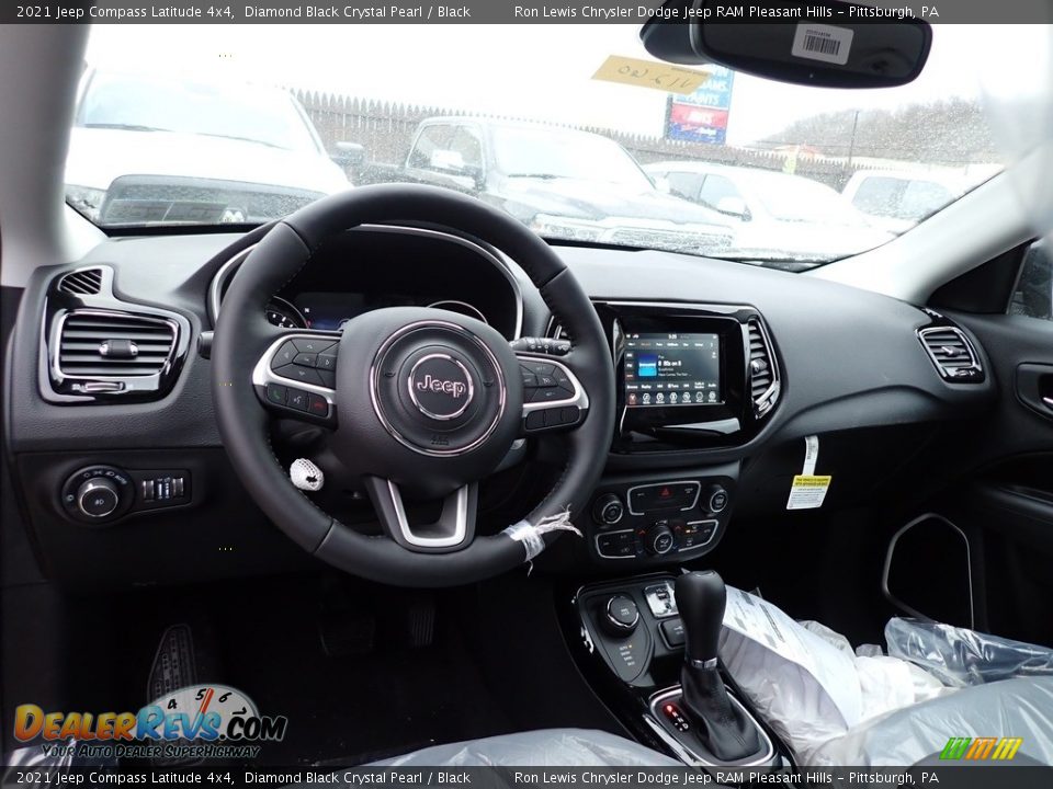 2021 Jeep Compass Latitude 4x4 Diamond Black Crystal Pearl / Black Photo #13
