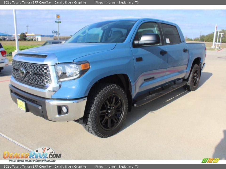 Front 3/4 View of 2021 Toyota Tundra SR5 CrewMax Photo #4