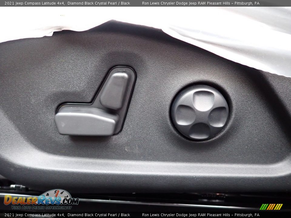 2021 Jeep Compass Latitude 4x4 Diamond Black Crystal Pearl / Black Photo #16
