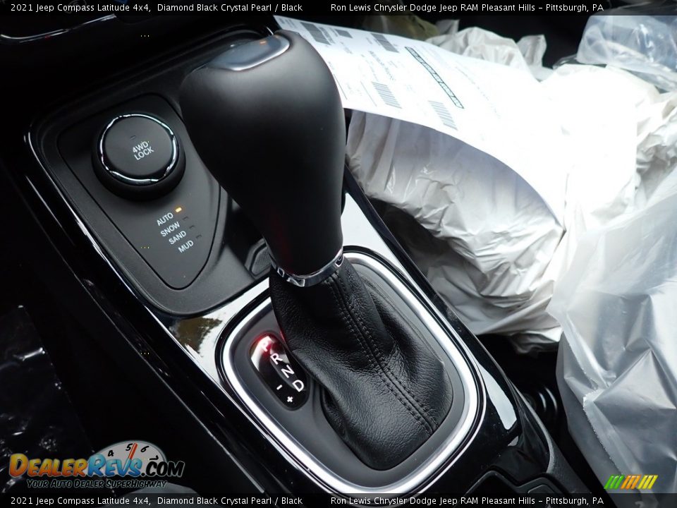 2021 Jeep Compass Latitude 4x4 Diamond Black Crystal Pearl / Black Photo #17