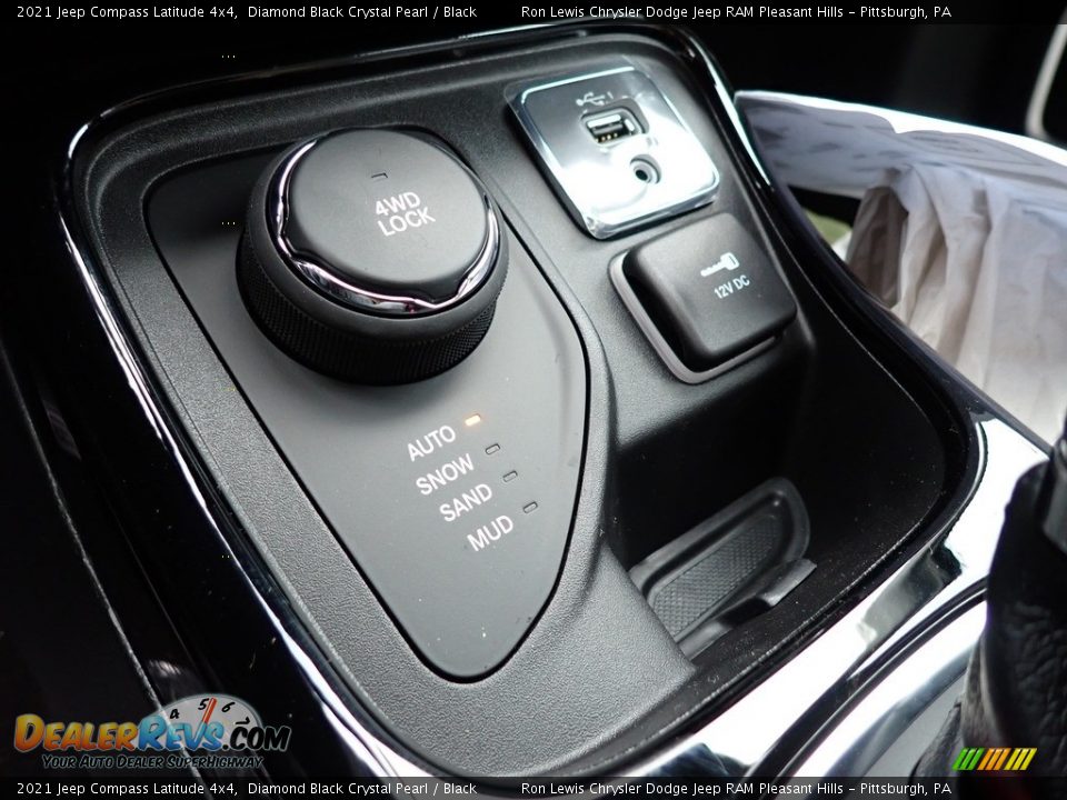 2021 Jeep Compass Latitude 4x4 Diamond Black Crystal Pearl / Black Photo #18