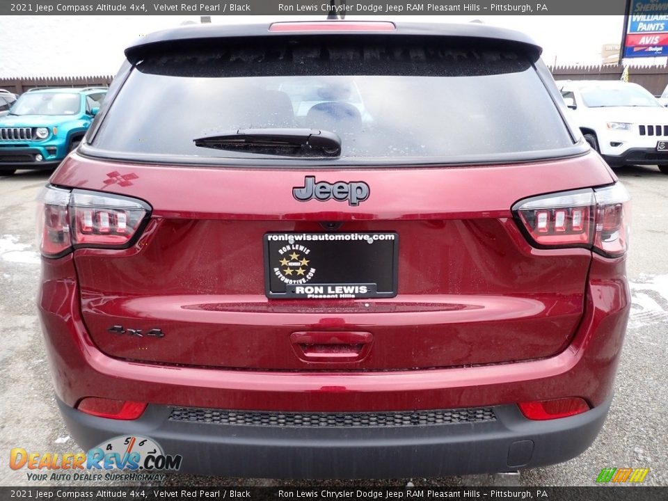 2021 Jeep Compass Altitude 4x4 Velvet Red Pearl / Black Photo #4