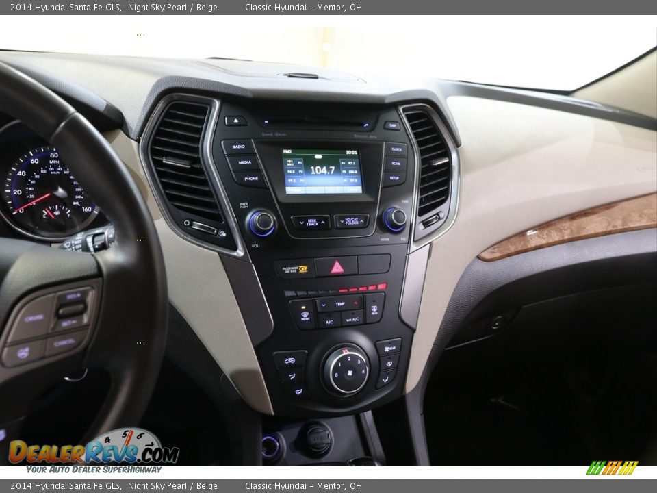 Controls of 2014 Hyundai Santa Fe GLS Photo #9