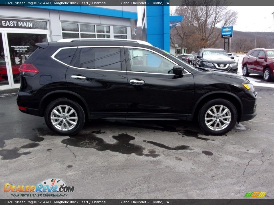 2020 Nissan Rogue SV AWD Magnetic Black Pearl / Charcoal Photo #2