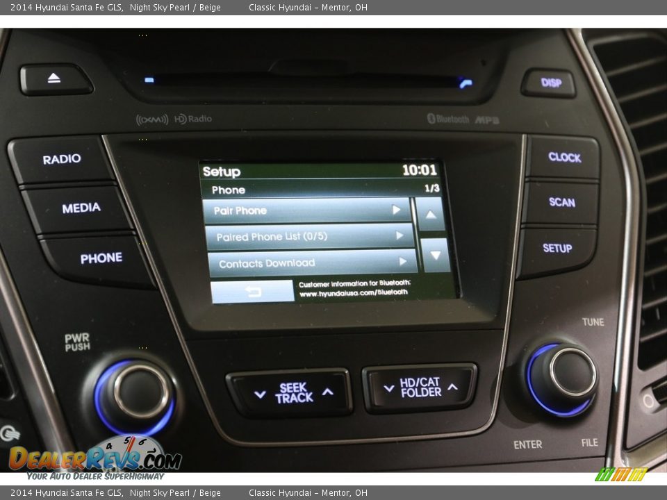 Controls of 2014 Hyundai Santa Fe GLS Photo #10