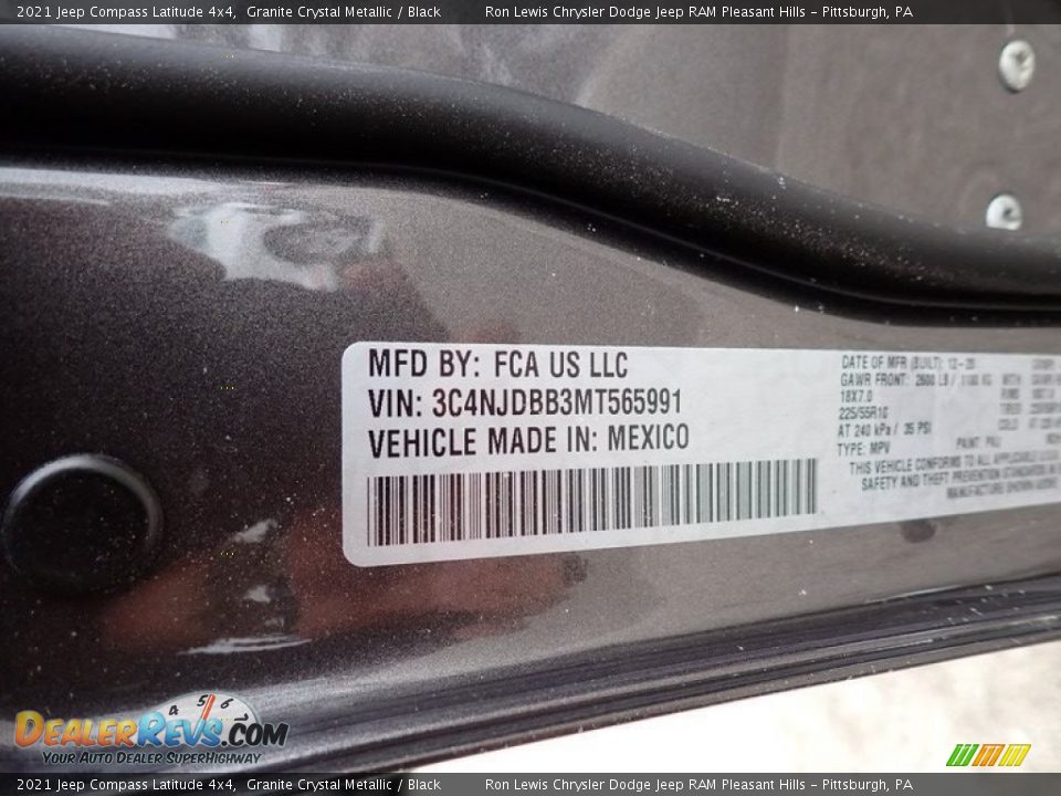 2021 Jeep Compass Latitude 4x4 Granite Crystal Metallic / Black Photo #15