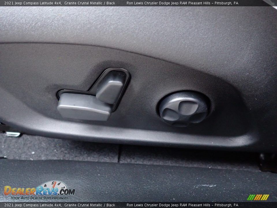 2021 Jeep Compass Latitude 4x4 Granite Crystal Metallic / Black Photo #16