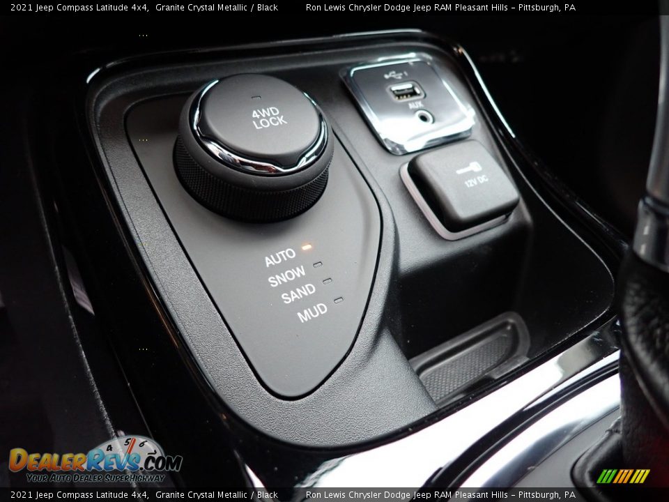 2021 Jeep Compass Latitude 4x4 Granite Crystal Metallic / Black Photo #17