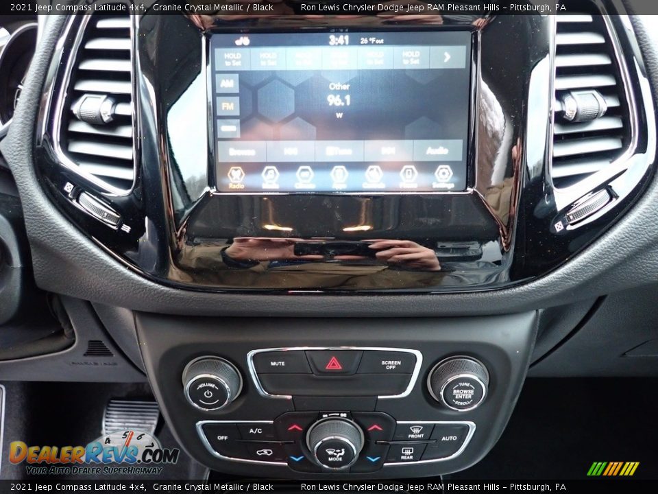 2021 Jeep Compass Latitude 4x4 Granite Crystal Metallic / Black Photo #20