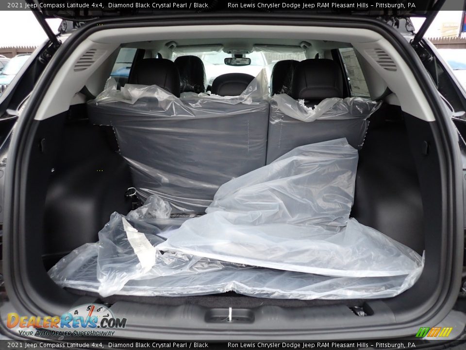 2021 Jeep Compass Latitude 4x4 Diamond Black Crystal Pearl / Black Photo #5