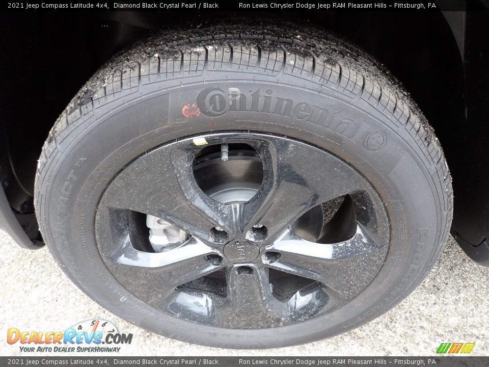 2021 Jeep Compass Latitude 4x4 Diamond Black Crystal Pearl / Black Photo #10