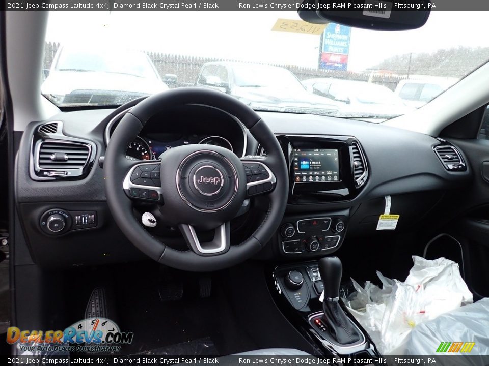 2021 Jeep Compass Latitude 4x4 Diamond Black Crystal Pearl / Black Photo #13