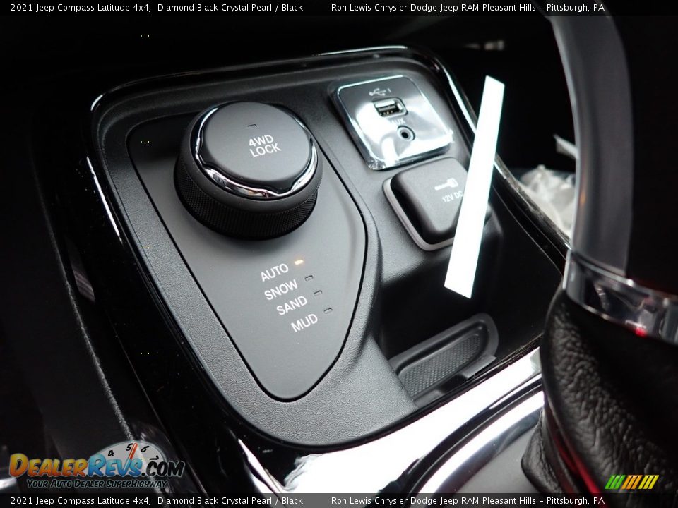2021 Jeep Compass Latitude 4x4 Diamond Black Crystal Pearl / Black Photo #17