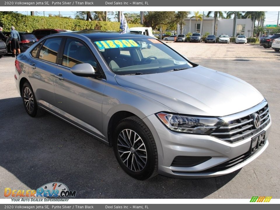 2020 Volkswagen Jetta SE Pyrite Silver / Titan Black Photo #2