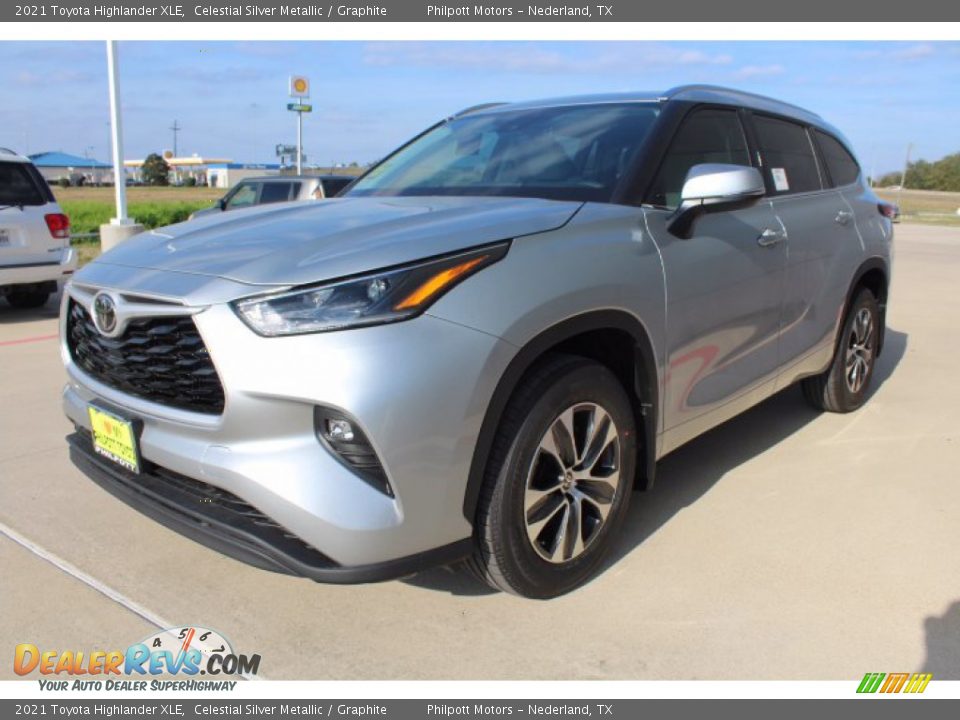 2021 Toyota Highlander XLE Celestial Silver Metallic / Graphite Photo #4