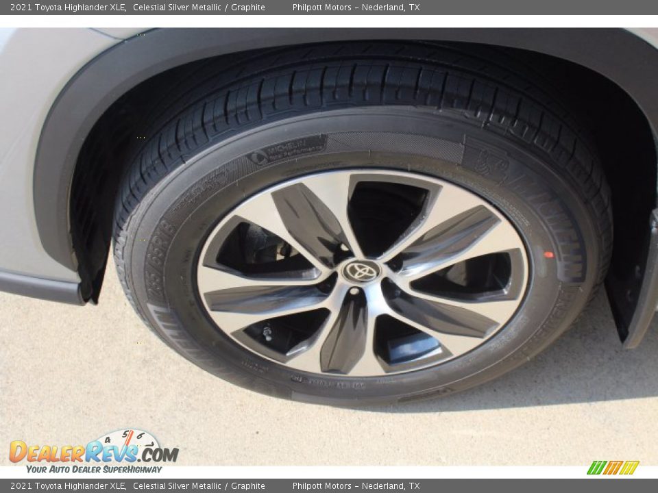 2021 Toyota Highlander XLE Celestial Silver Metallic / Graphite Photo #5