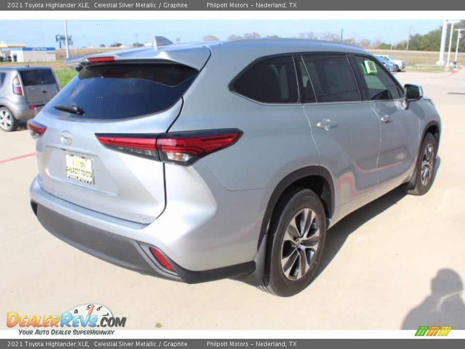 2021 Toyota Highlander XLE Celestial Silver Metallic / Graphite Photo #8