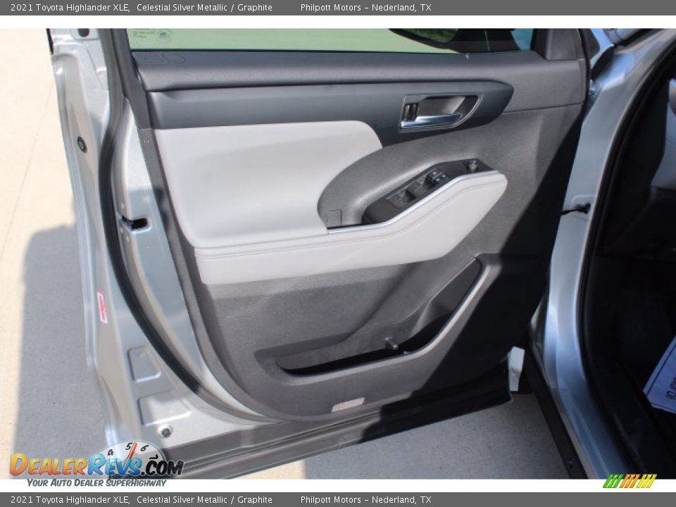 2021 Toyota Highlander XLE Celestial Silver Metallic / Graphite Photo #9