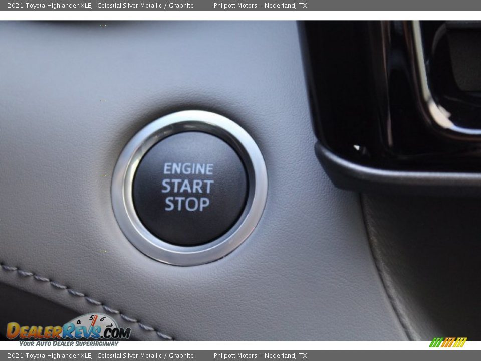 2021 Toyota Highlander XLE Celestial Silver Metallic / Graphite Photo #17