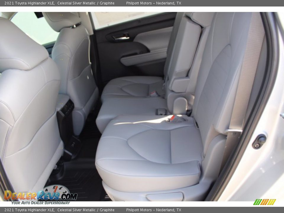 2021 Toyota Highlander XLE Celestial Silver Metallic / Graphite Photo #20