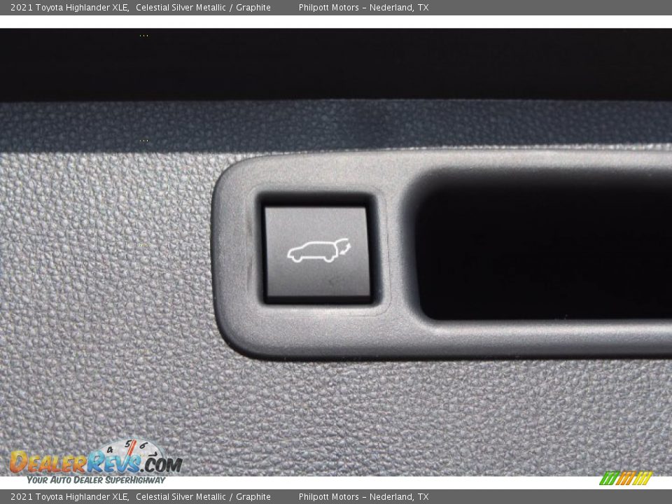 2021 Toyota Highlander XLE Celestial Silver Metallic / Graphite Photo #24