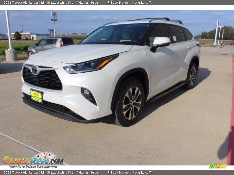 2021 Toyota Highlander XLE Blizzard White Pearl / Harvest Beige Photo #4