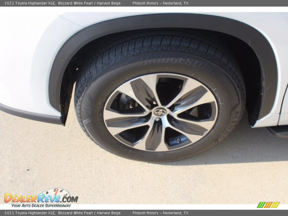 2021 Toyota Highlander XLE Blizzard White Pearl / Harvest Beige Photo #5