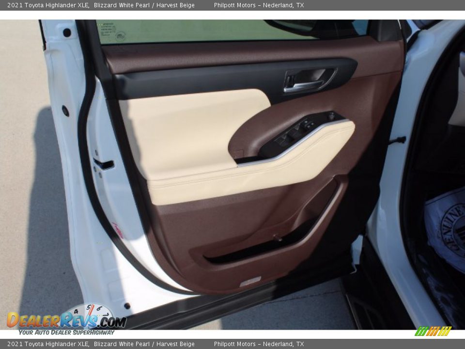 2021 Toyota Highlander XLE Blizzard White Pearl / Harvest Beige Photo #9