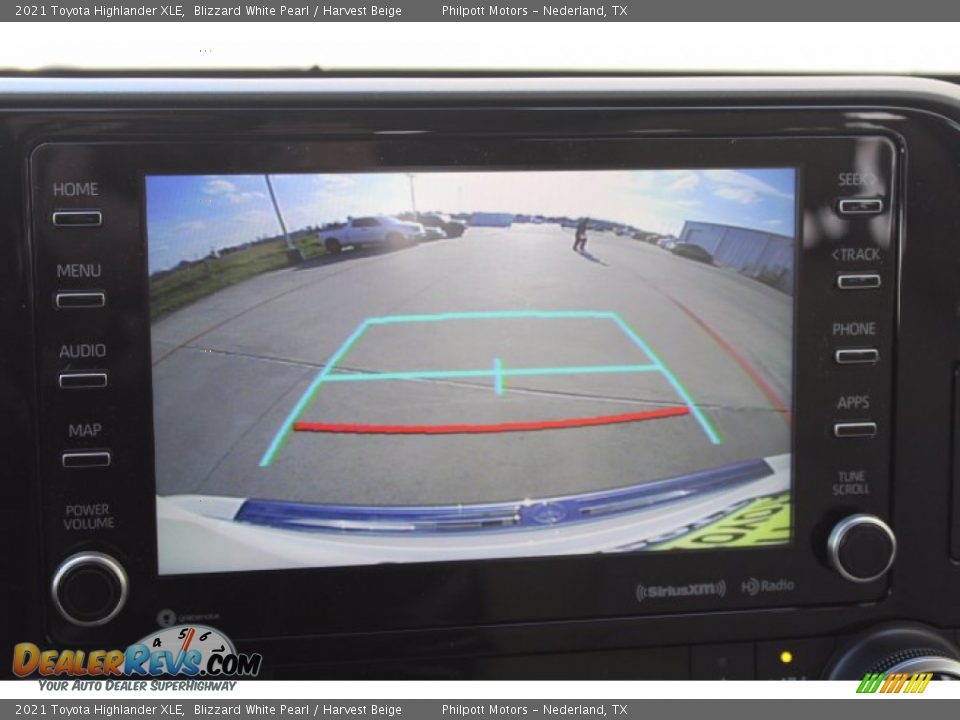 2021 Toyota Highlander XLE Blizzard White Pearl / Harvest Beige Photo #18