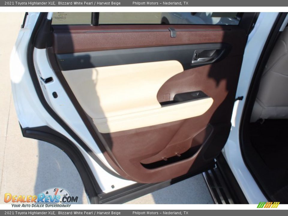 2021 Toyota Highlander XLE Blizzard White Pearl / Harvest Beige Photo #19