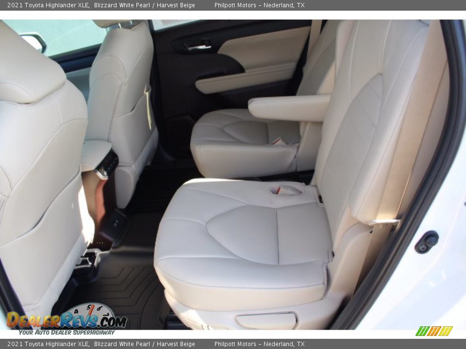 2021 Toyota Highlander XLE Blizzard White Pearl / Harvest Beige Photo #20