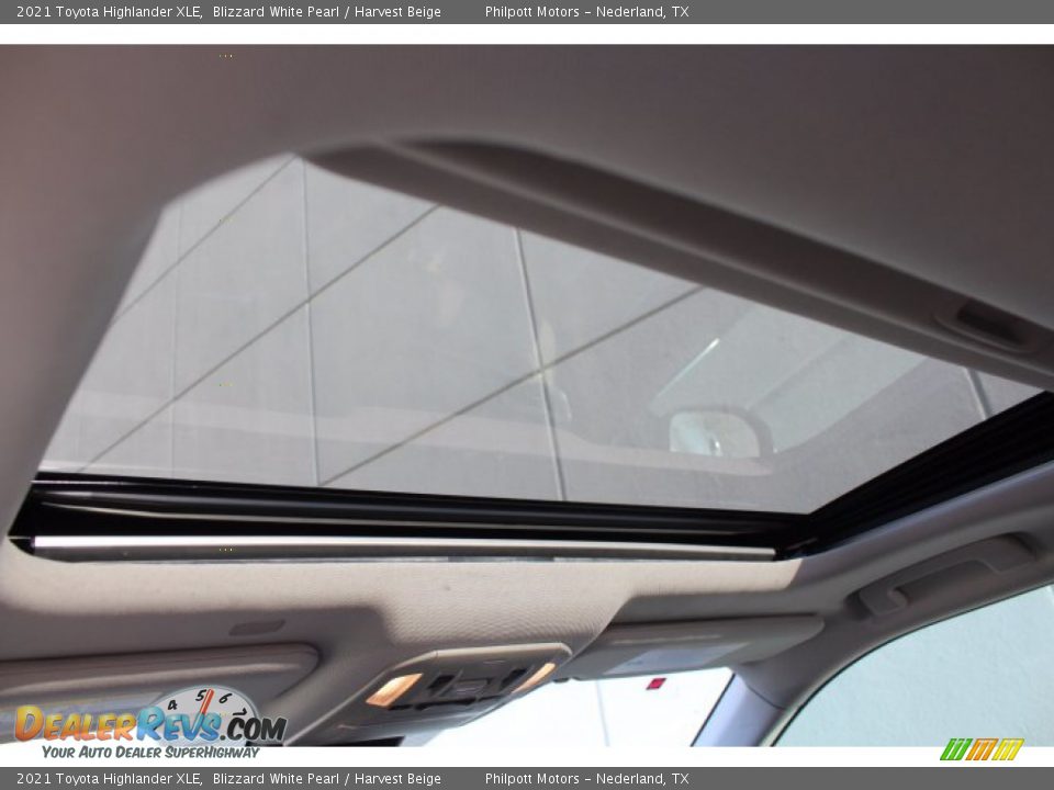 2021 Toyota Highlander XLE Blizzard White Pearl / Harvest Beige Photo #23