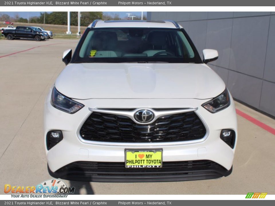 2021 Toyota Highlander XLE Blizzard White Pearl / Graphite Photo #3