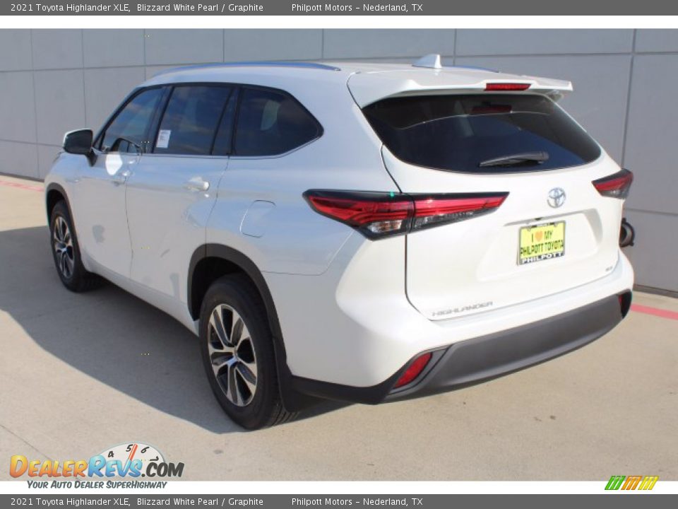 2021 Toyota Highlander XLE Blizzard White Pearl / Graphite Photo #6