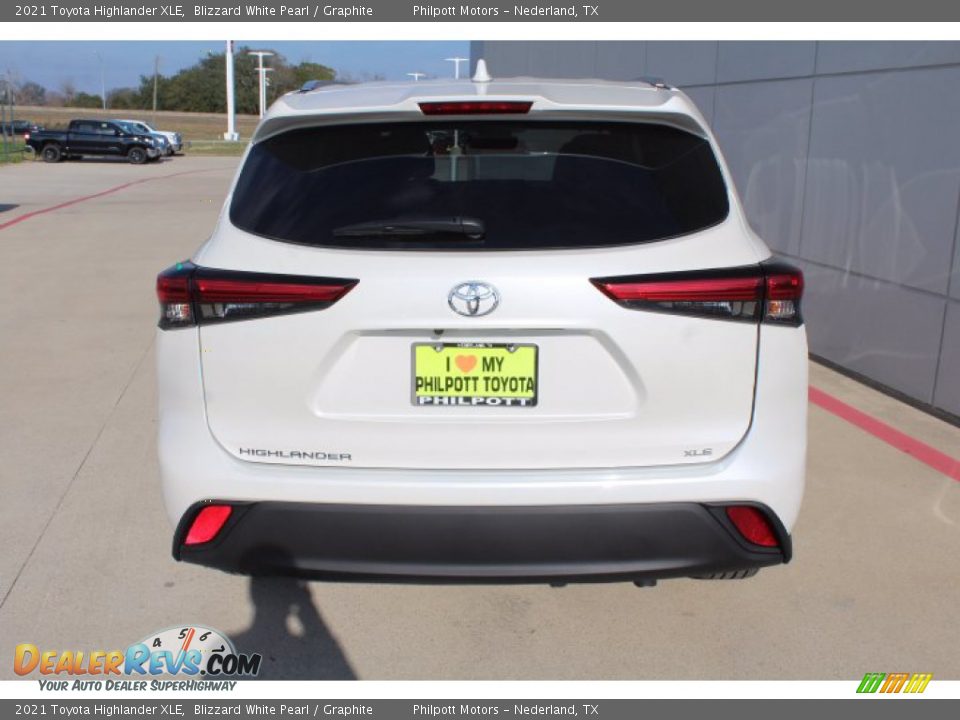 2021 Toyota Highlander XLE Blizzard White Pearl / Graphite Photo #7