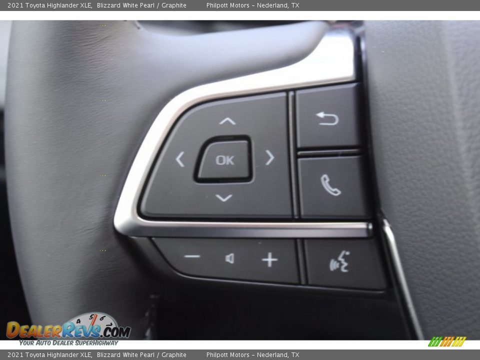 2021 Toyota Highlander XLE Blizzard White Pearl / Graphite Photo #11