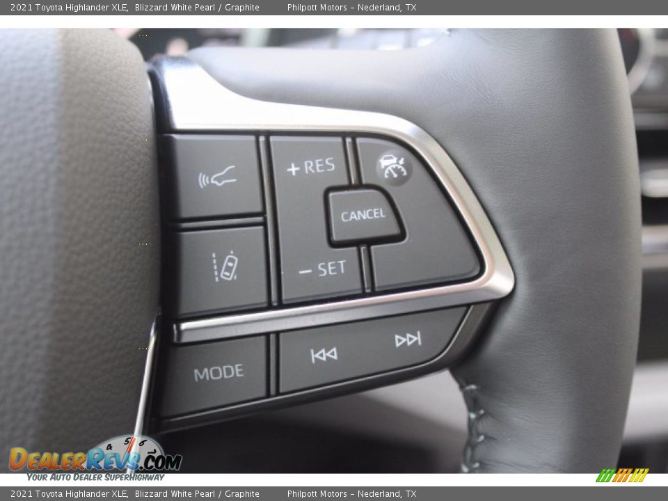 2021 Toyota Highlander XLE Blizzard White Pearl / Graphite Photo #12