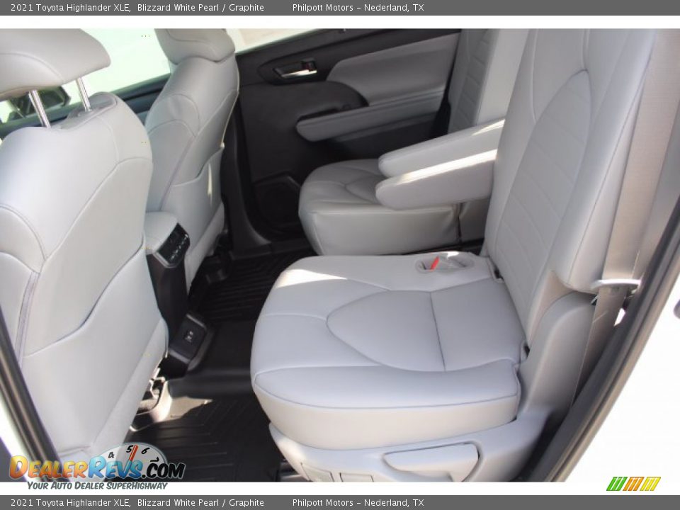 2021 Toyota Highlander XLE Blizzard White Pearl / Graphite Photo #20
