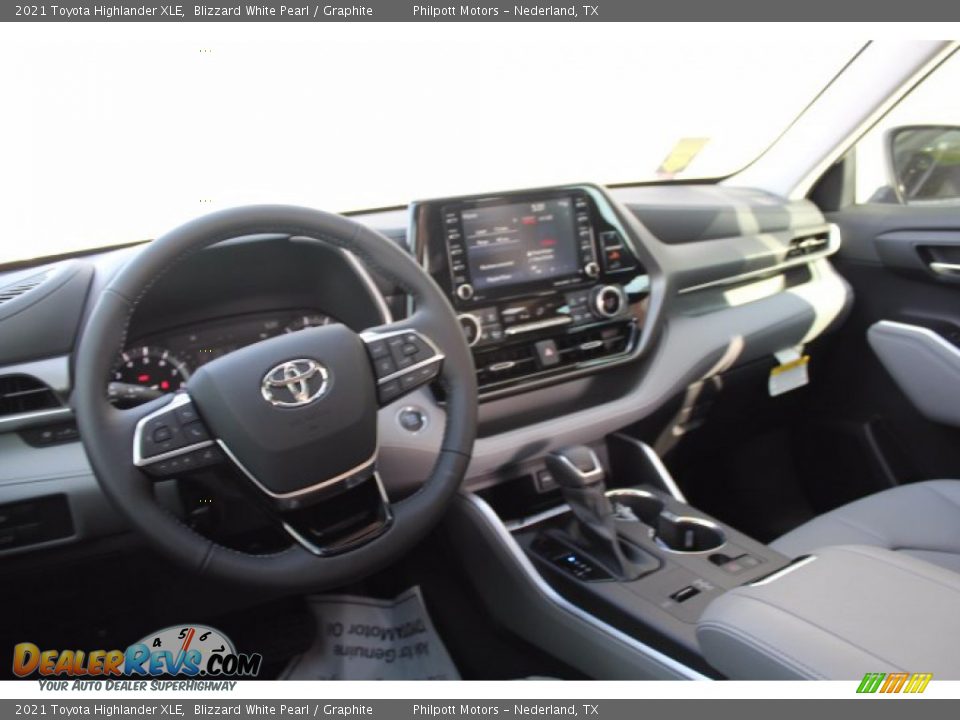 2021 Toyota Highlander XLE Blizzard White Pearl / Graphite Photo #21