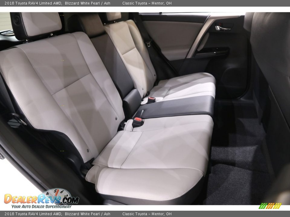 2018 Toyota RAV4 Limited AWD Blizzard White Pearl / Ash Photo #17