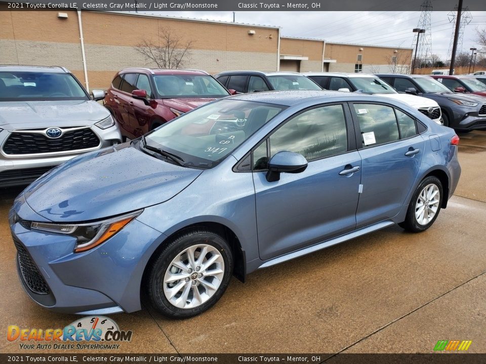 Front 3/4 View of 2021 Toyota Corolla LE Photo #1