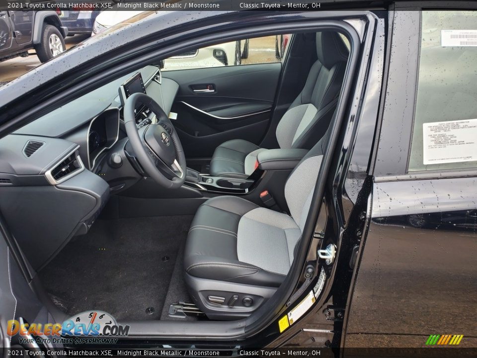 2021 Toyota Corolla Hatchback XSE Midnight Black Metallic / Moonstone Photo #2