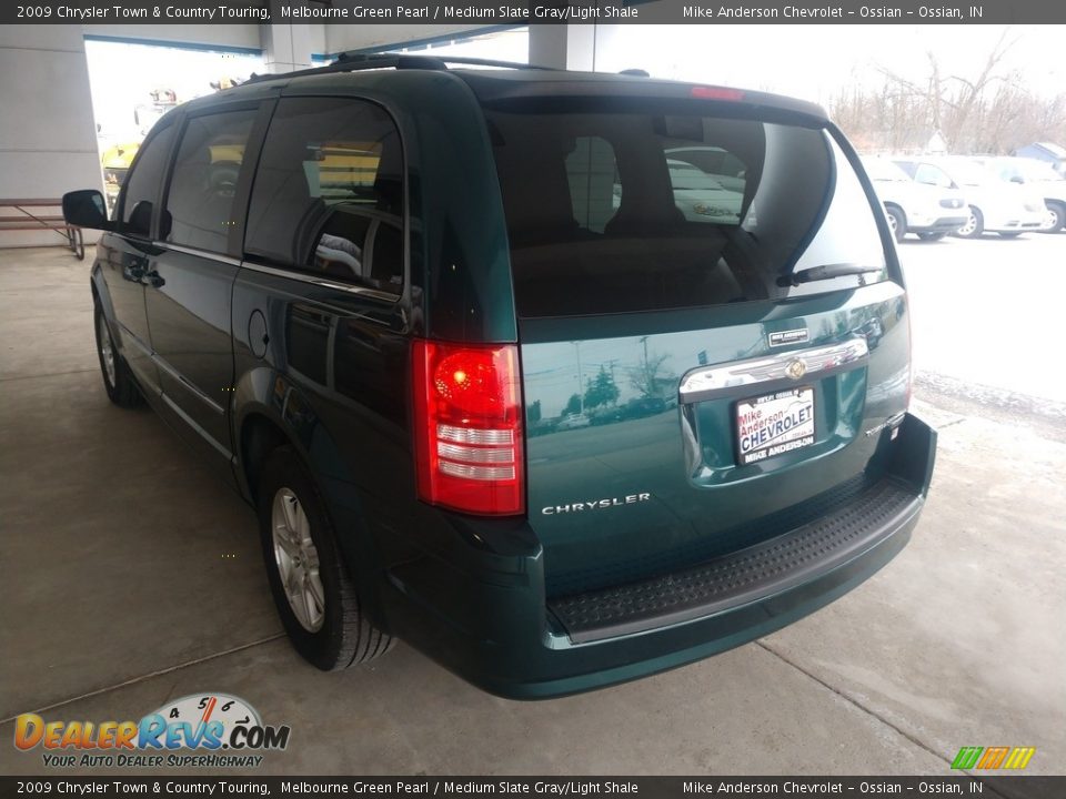 2009 Chrysler Town & Country Touring Melbourne Green Pearl / Medium Slate Gray/Light Shale Photo #8