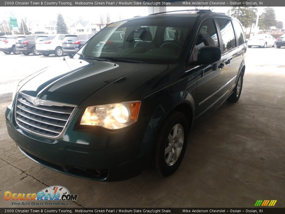 2009 Chrysler Town & Country Touring Melbourne Green Pearl / Medium Slate Gray/Light Shale Photo #9